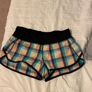 Rare plaid Lululemon Hotty shorts size 4